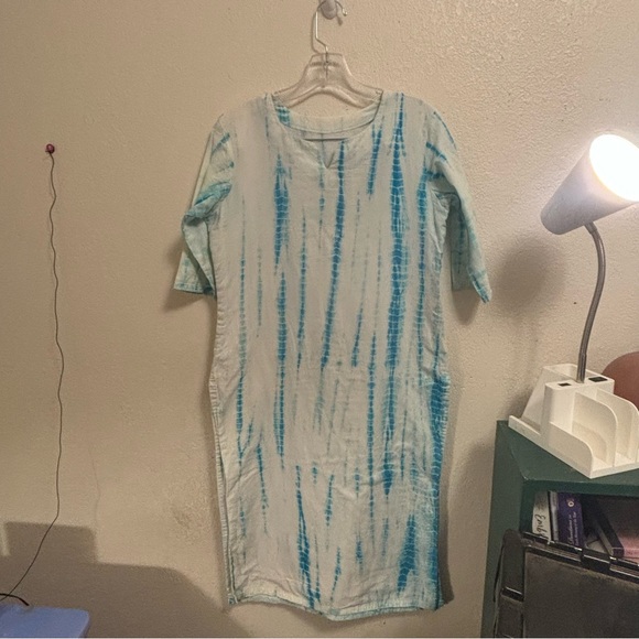 Blue and white tie die pattern night gown - Picture 4 of 10